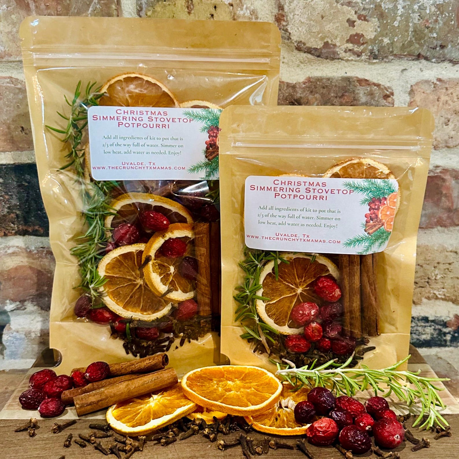 Fill your home with real autumn aroma using natural potpourri or a simple stovetop simmer—dried orange or apple peels, cinnamon sticks, whole cloves, star anise, even a sprig of rosemary.