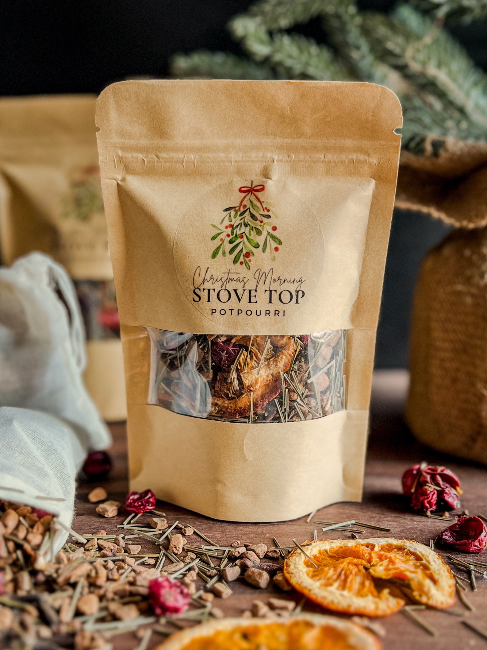 Fill your home with real autumn aroma using natural potpourri or a simple stovetop simmer—dried orange or apple peels, cinnamon sticks, whole cloves, star anise, even a sprig of rosemary.