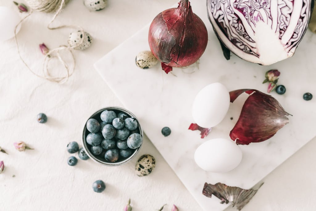 Explore natural egg dyeing with red cabbage, blueberries, and onions for a unique Easter decoration.